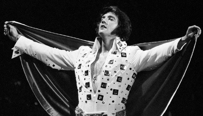 You are currently viewing Elvis Presley’s Unprecedented Fame Spotlighted in Recent Auction