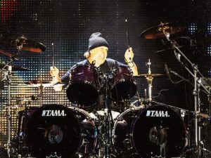 Read more about the article The drummer Lars Ulrich of Metallica called “God of Gods”