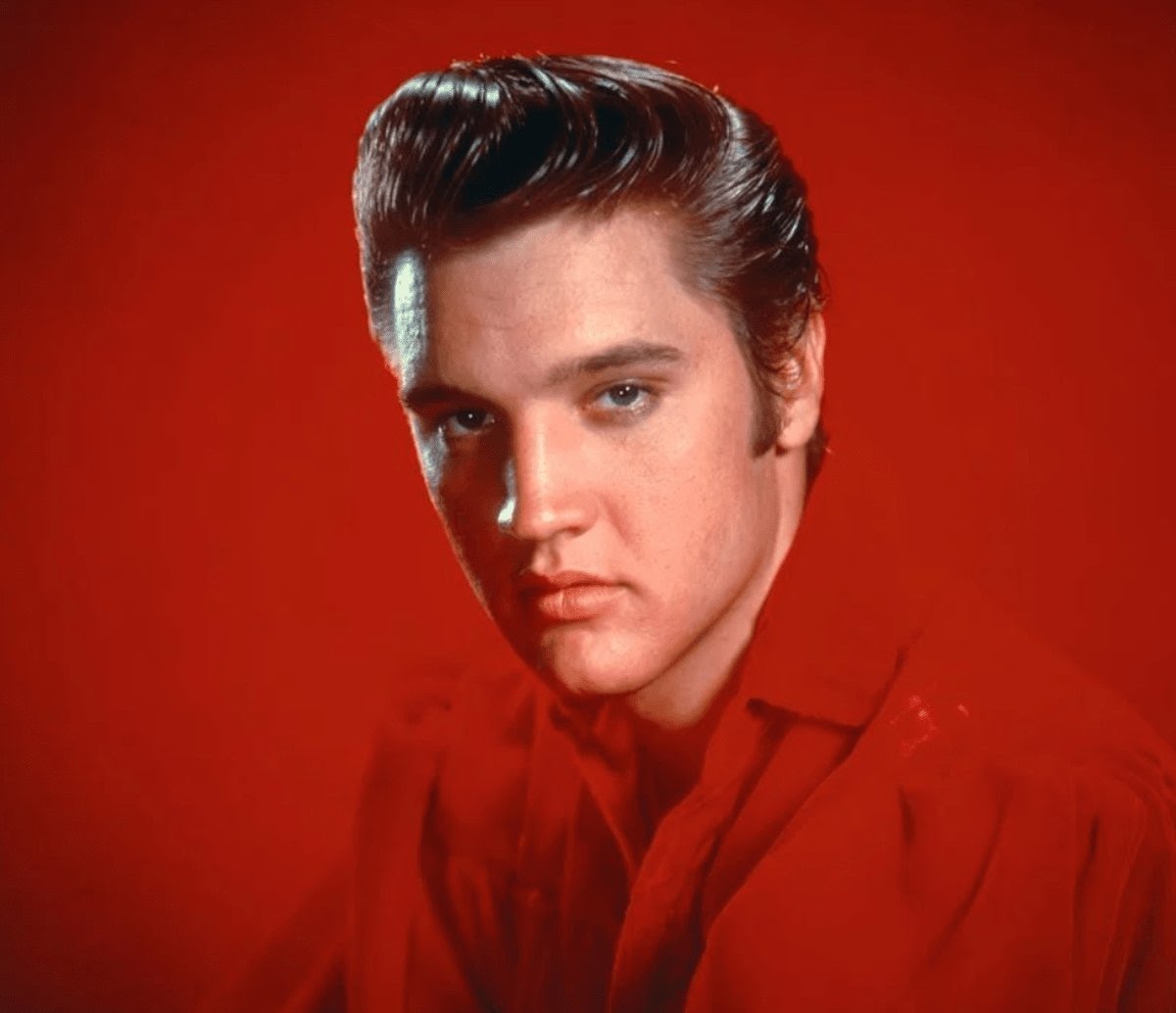 Read more about the article Elvis Presley’s guitar named world’s most expensive instrument