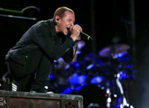 Read more about the article Linkin Park Fans Retweeting the Late Chester Bennington’s Political Posts Amid Presidential Faux Pas
