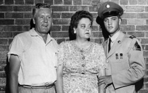 Read more about the article Elvis Believed He Shared a Psychic Link With His Mom After a Near-Death Experience