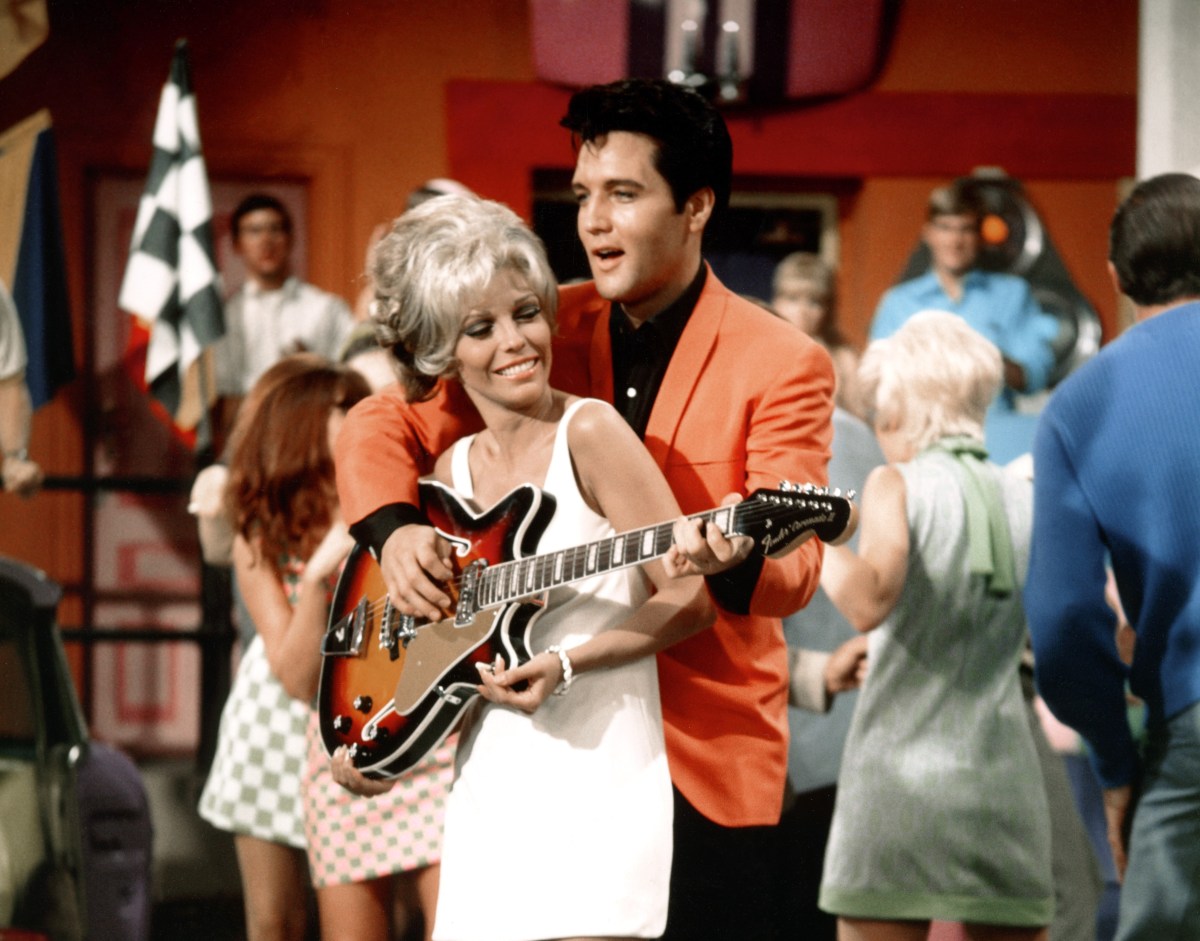 You are currently viewing Nancy Sinatra Said Elvis Was the ‘Funniest’ and ‘Most Serious’ Person She’d Ever Met