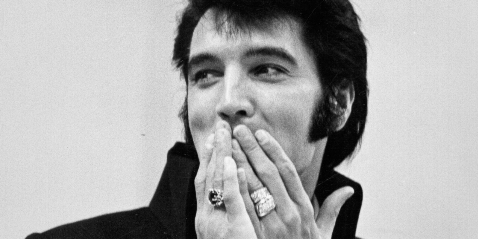 Read more about the article Elvis Presley Once Shocked Fans by Dropping a Loaded Gun Onstage