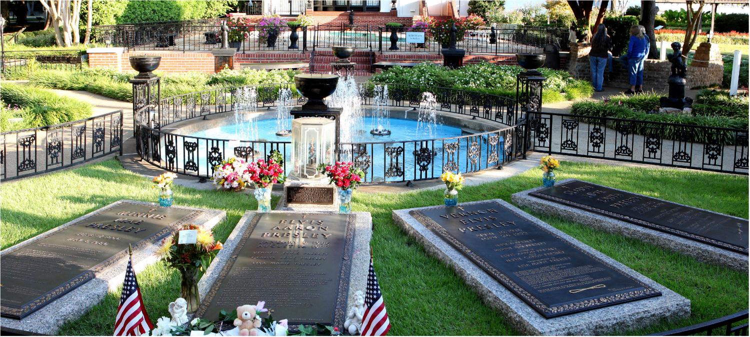 You are currently viewing Elvis Presley: Graceland’s Meditation Garden Wasn’t Originally a Family Graveyard