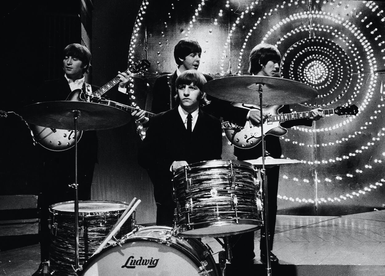 You are currently viewing Exploring The Beatles Mystery That the ‘Taxman’ Guitar Solo Shows Up Twice on ‘Revolver’