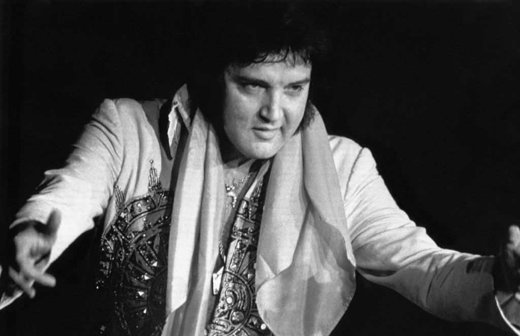 Read more about the article Elvis Presley Was ‘Acutely Sensitive’ About His Weight Gain and the ‘Criticism Bothered Him,’ According to His Former Girlfriend