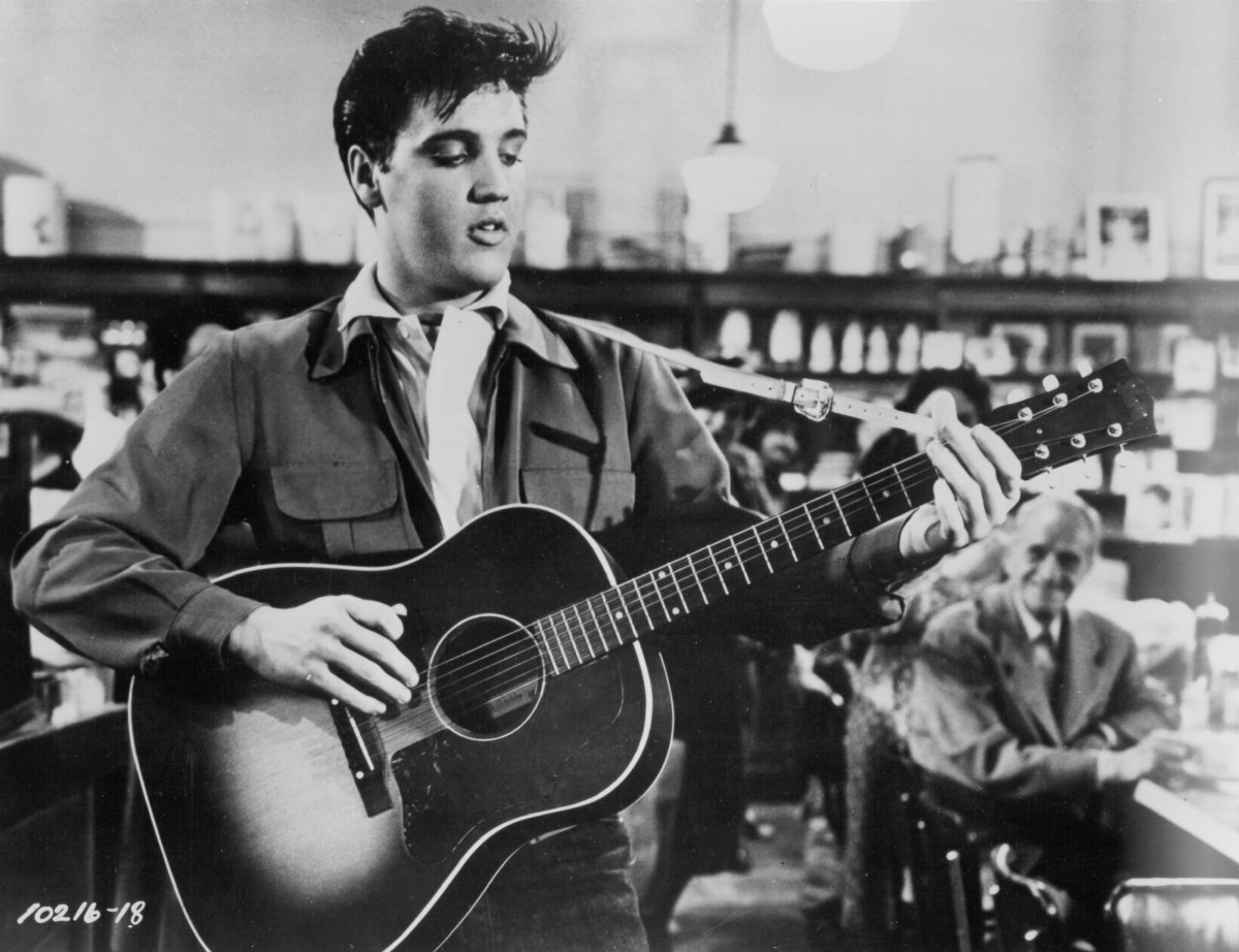 Read more about the article Elvis Presley Wouldn’t Watch ‘Jailhouse Rock’ Because 1 of Its Cast Members Died