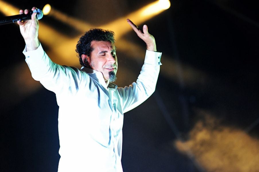 You are currently viewing System Of A Down postpone LA shows after Serj Tankian tests positive for COVID-19