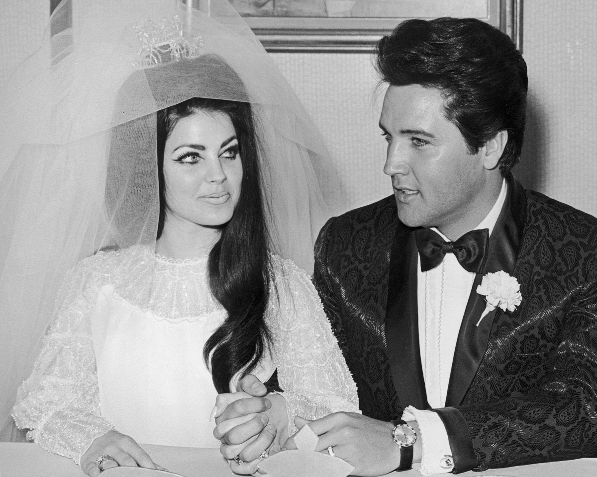 You are currently viewing Priscilla Presley Says Her Parents Were ‘Bewildered and Confused’ By Her Relationship With Elvis Presley