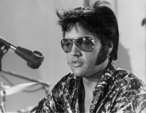 Read more about the article Why Elvis Presley Sang ‘A Little Less Conversation’ When It Was Written for Aretha Franklin