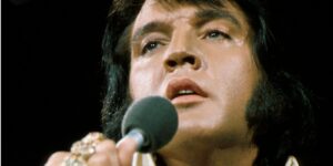 Read more about the article Elvis Presley Helped 1 Wildly Popular 1970s Family Group Ditch Their Clean-Cut Image and Add Some Sass to Their Stage Act