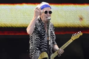 Read more about the article Keith Richards Says Arthritis Has Opened a ‘Whole New Door’ for His Music: ‘You Never Finish School, Man’