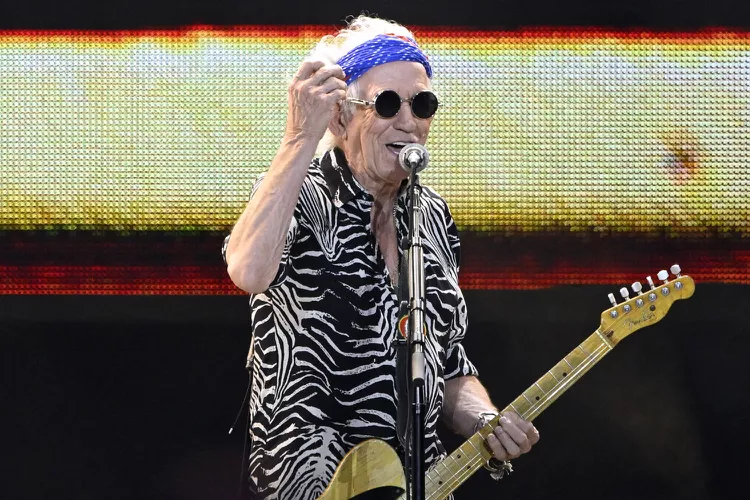 You are currently viewing Keith Richards Says Arthritis Has Opened a ‘Whole New Door’ for His Music: ‘You Never Finish School, Man’