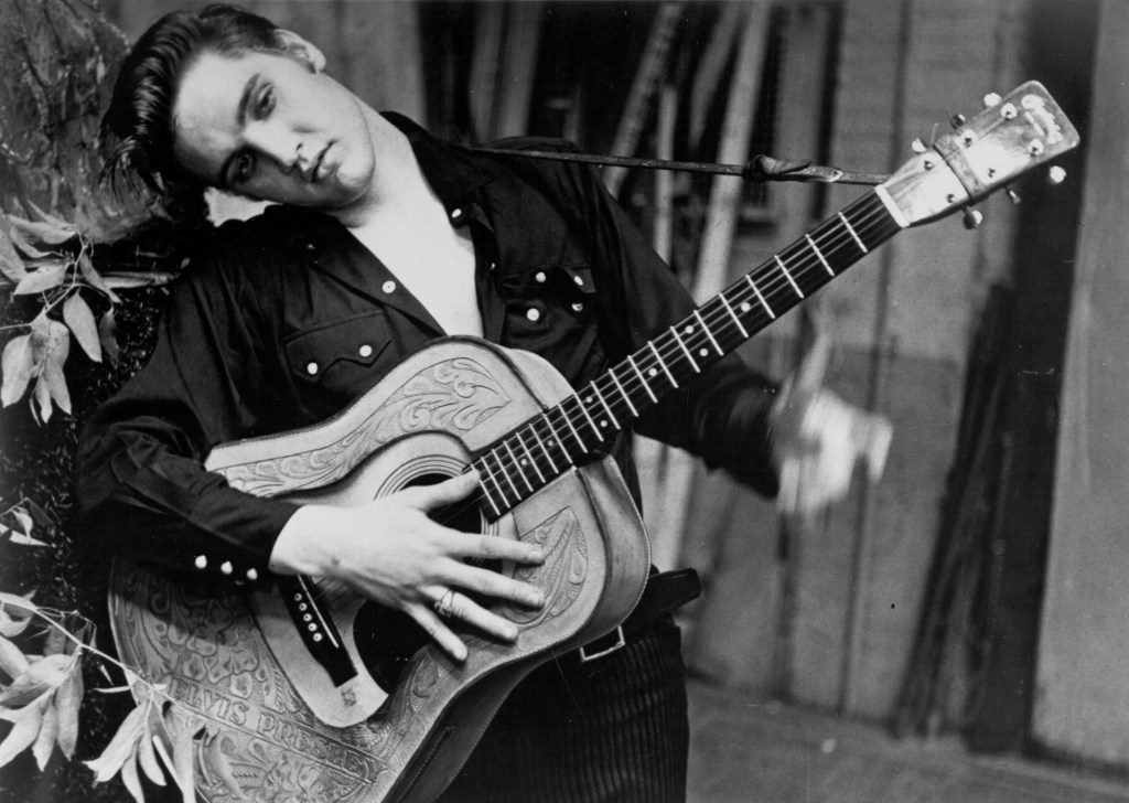 You are currently viewing Elvis Presley Refused to Sing for a Famous Fan for 1 Reason