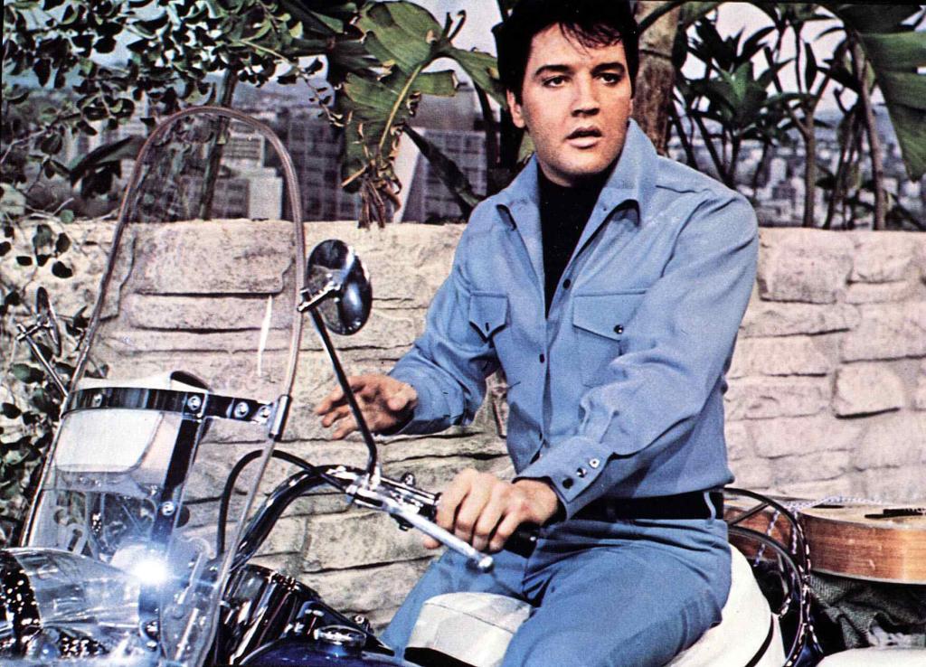You are currently viewing Elvis Presley Gained 30 Lbs Because He Hated 1 of His Movies So Much