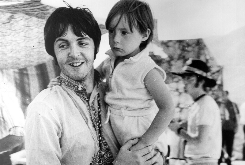 You are currently viewing Why Paul McCartney Wrote ‘Hey Jude’ for John Lennon’s Son