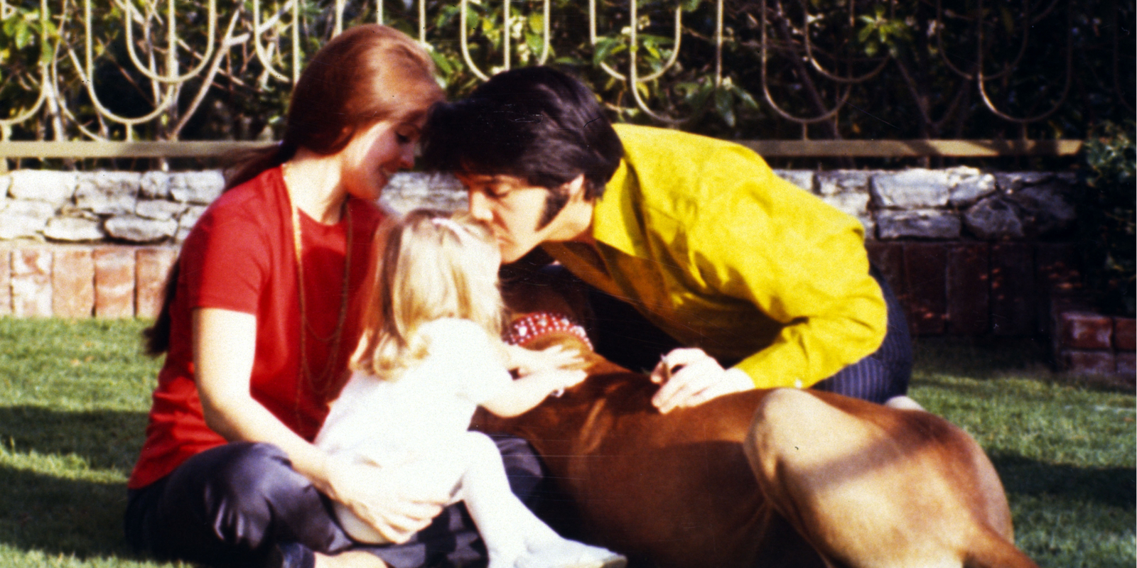 You are currently viewing Elvis Presley Gave a ‘Priceless Gift’ to Lisa Marie Presley on Her Fourth Birthday