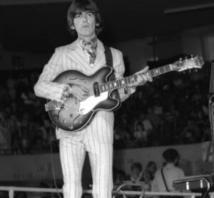 Read more about the article George Harrison Wrote The Beatles’ ‘While My Guitar Gently Weeps’ After He Got Bored With Guitars