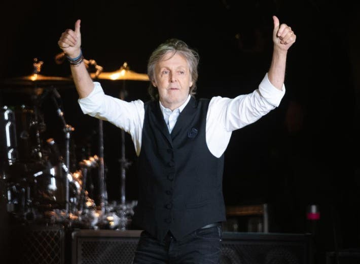 You are currently viewing Watch: Paul McCartney Performs the Beatles Classic “Hey Jude” in Mexico City