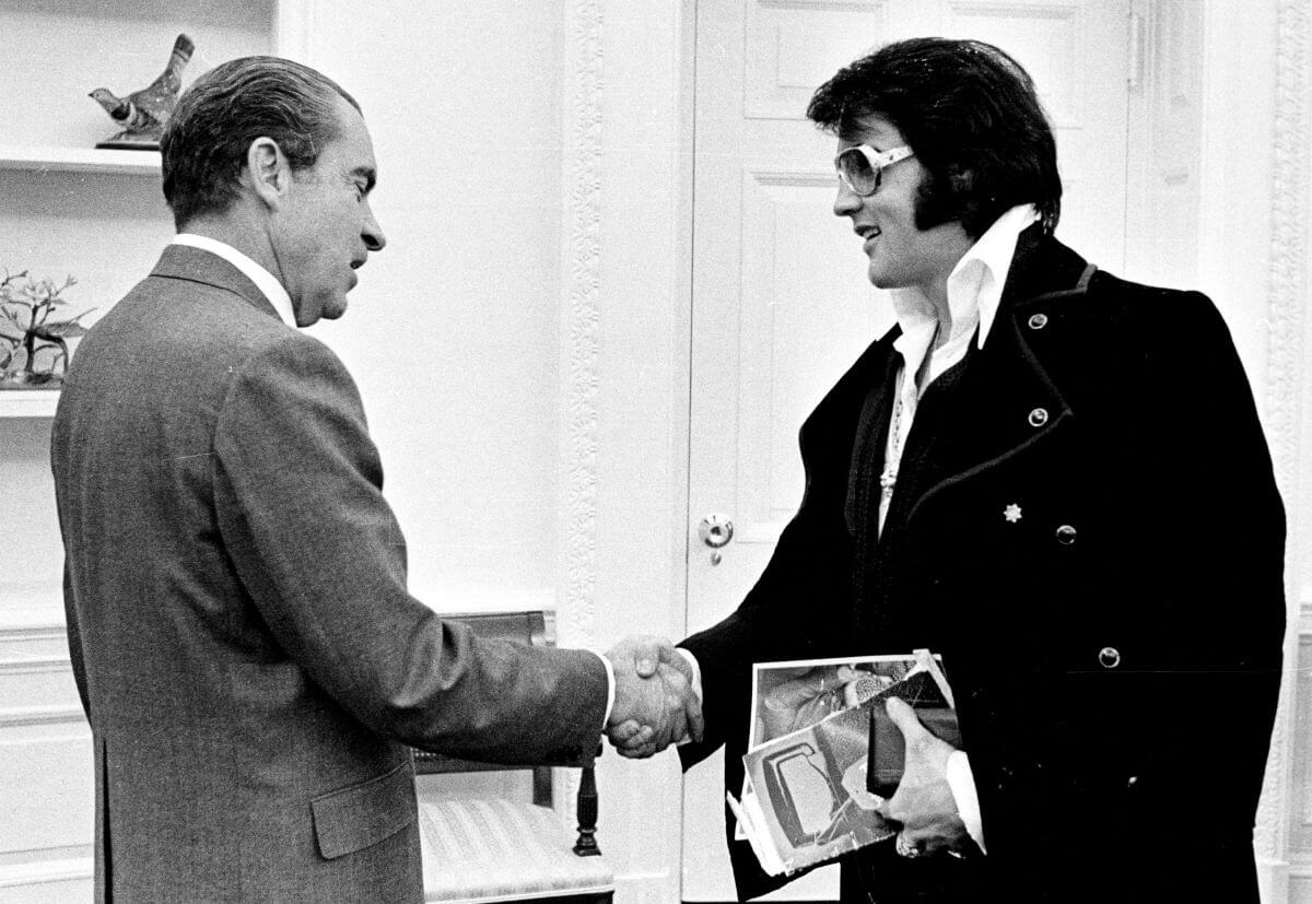 You are currently viewing Elvis Presley Looked so Much Like Dracula When He Met Richard Nixon That His Friend Worried He Would ‘Arouse Suspicion’