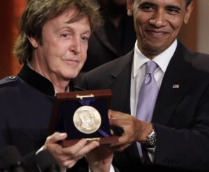 Read more about the article What Barack Obama Said When He Gave Paul McCartney an Award