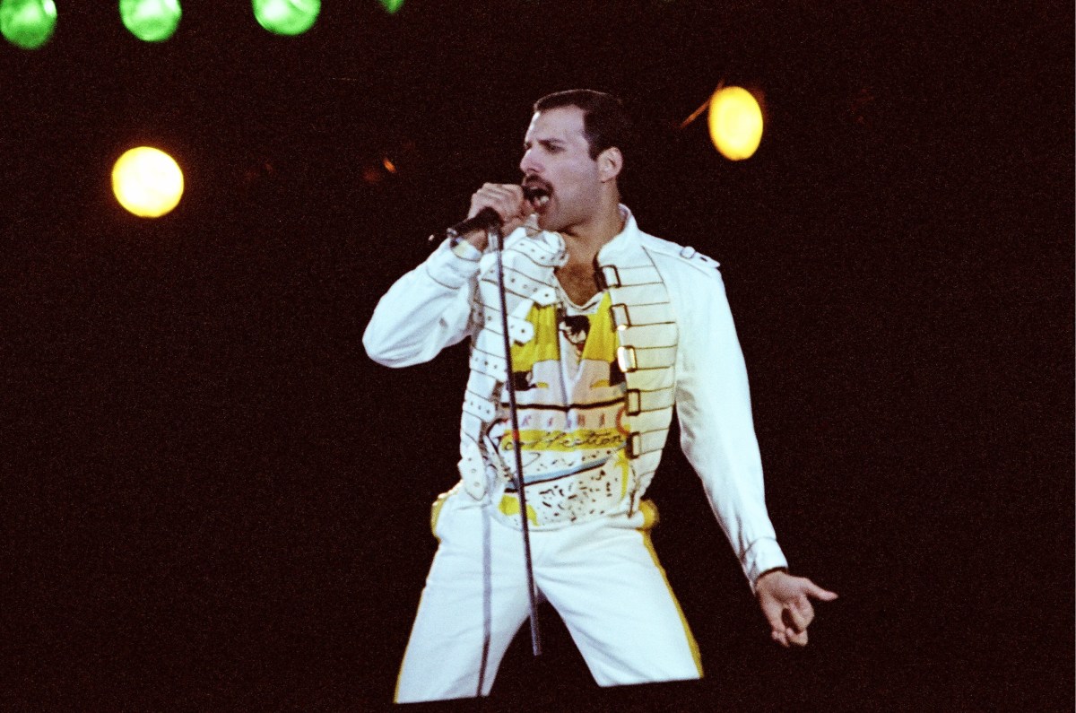 You are currently viewing Queen: Freddie Mercury Gave a ‘Beautiful’ Vocal Performance on This ‘Very Different’ Christmas Song, Says Brian May