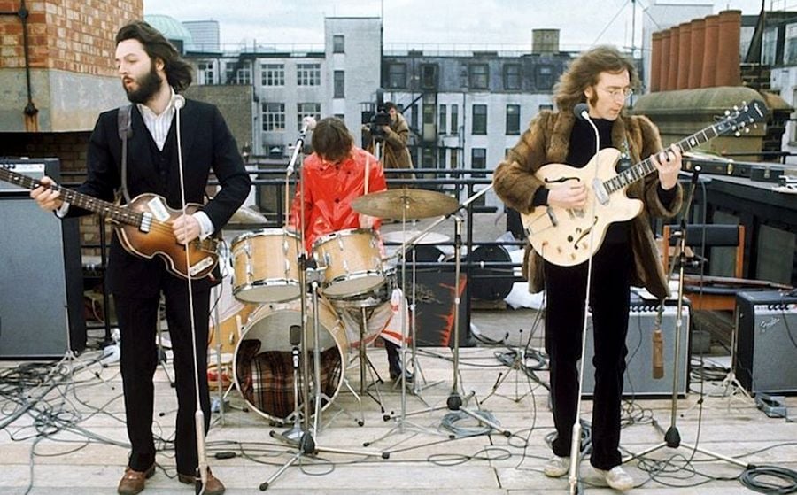 You are currently viewing Wonderful colour photographs of The Beatles’ iconic rooftop concert, 1969