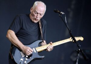 Read more about the article The rich history of Pink Floyd guitarist David Gilmour’s famous ‘Black Strat’