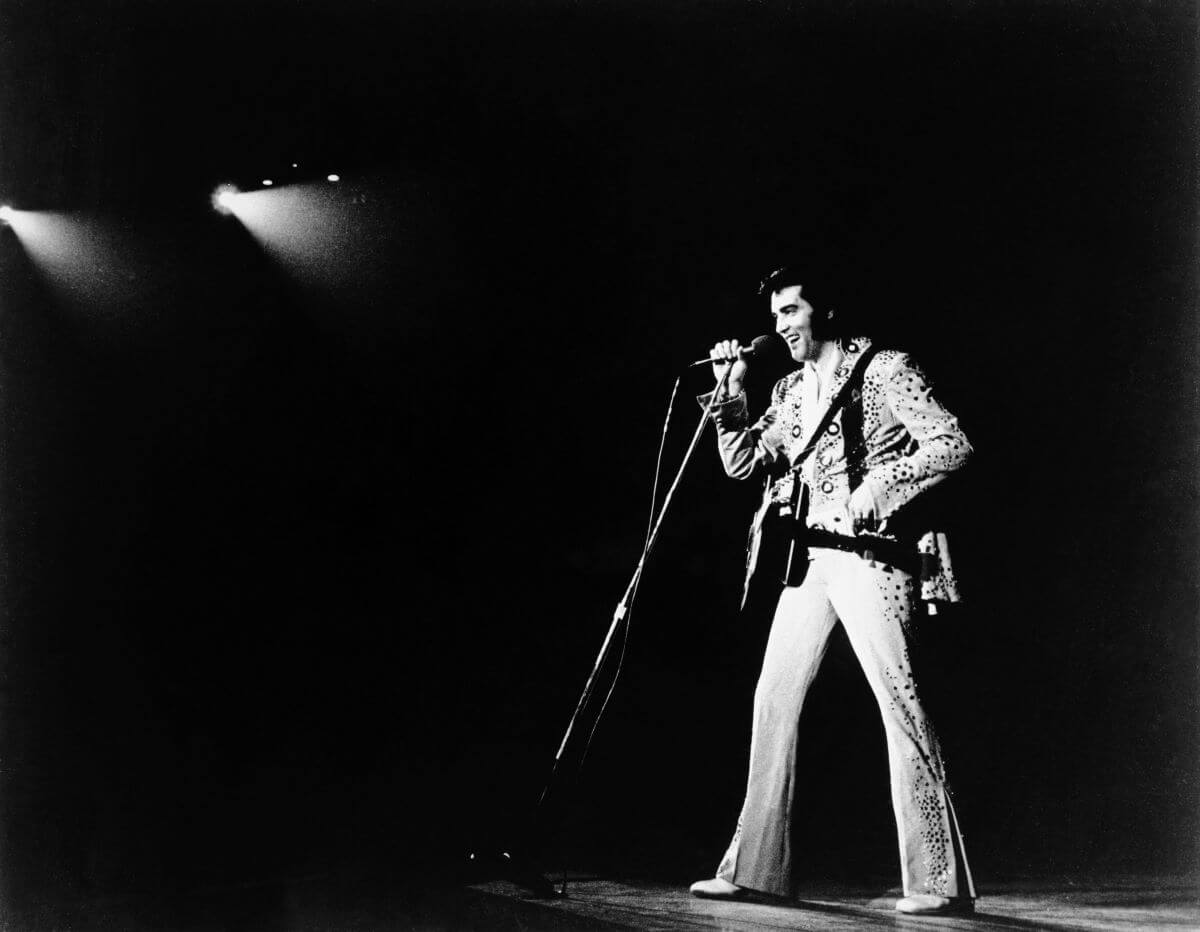 You are currently viewing Elvis Presley Seemed ‘Disappointed That He Didn’t Get Shot’ After a Terrifying Concert