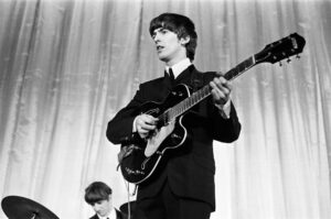 Read more about the article How George Harrison Found Inspiration to Write ‘While My Guitar Gently Weeps’