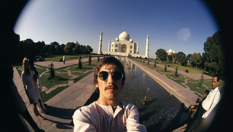 You are currently viewing Look back at George Harrison’s vintage self-portraits from his trip to India in 1966