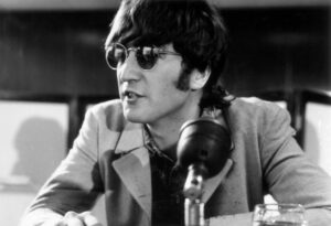 Read more about the article John Lennon’s ‘Imagine’ and George Harrison’s ‘My Sweet Lord’ Feel Like Opposites