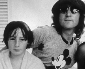 Read more about the article John Lennon’s Son Said The Beatles’ ‘Hey Jude’ Wasn’t About Him at 1st