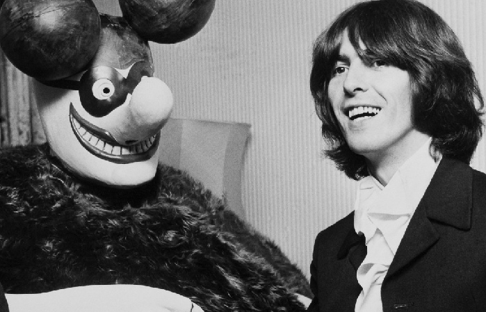 You are currently viewing George Harrison Said The Beatles’ ‘Yellow Submarine’ Wasn’t ‘Any Good’ But He Had a Theory About Why It Was Popular