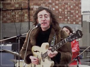 Read more about the article The advice John Lennon ignored for a classic song by The Beatles
