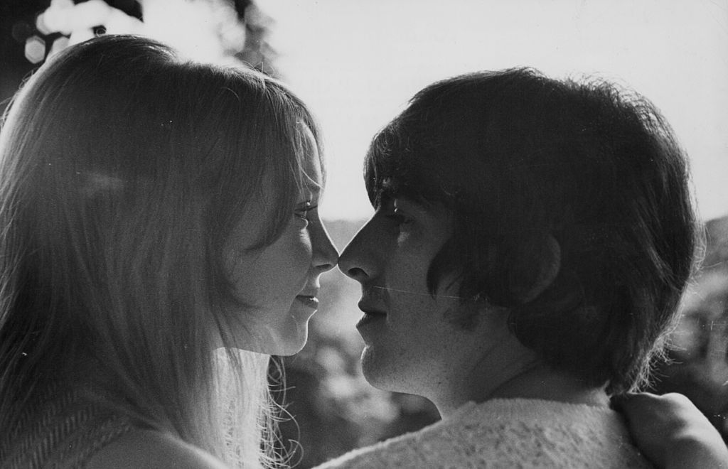 You are currently viewing George Harrison and Pattie Boyd Moved in Together After Four Weeks of Dating