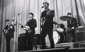 Read more about the article Relive The Beatles performing at the Royal Variety Performance, 1963
