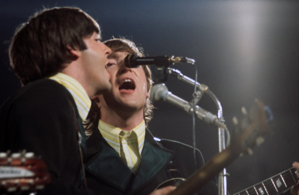 You are currently viewing The Beatles’ Paul McCartney Regrets He Never Told John Lennon He Loved Him