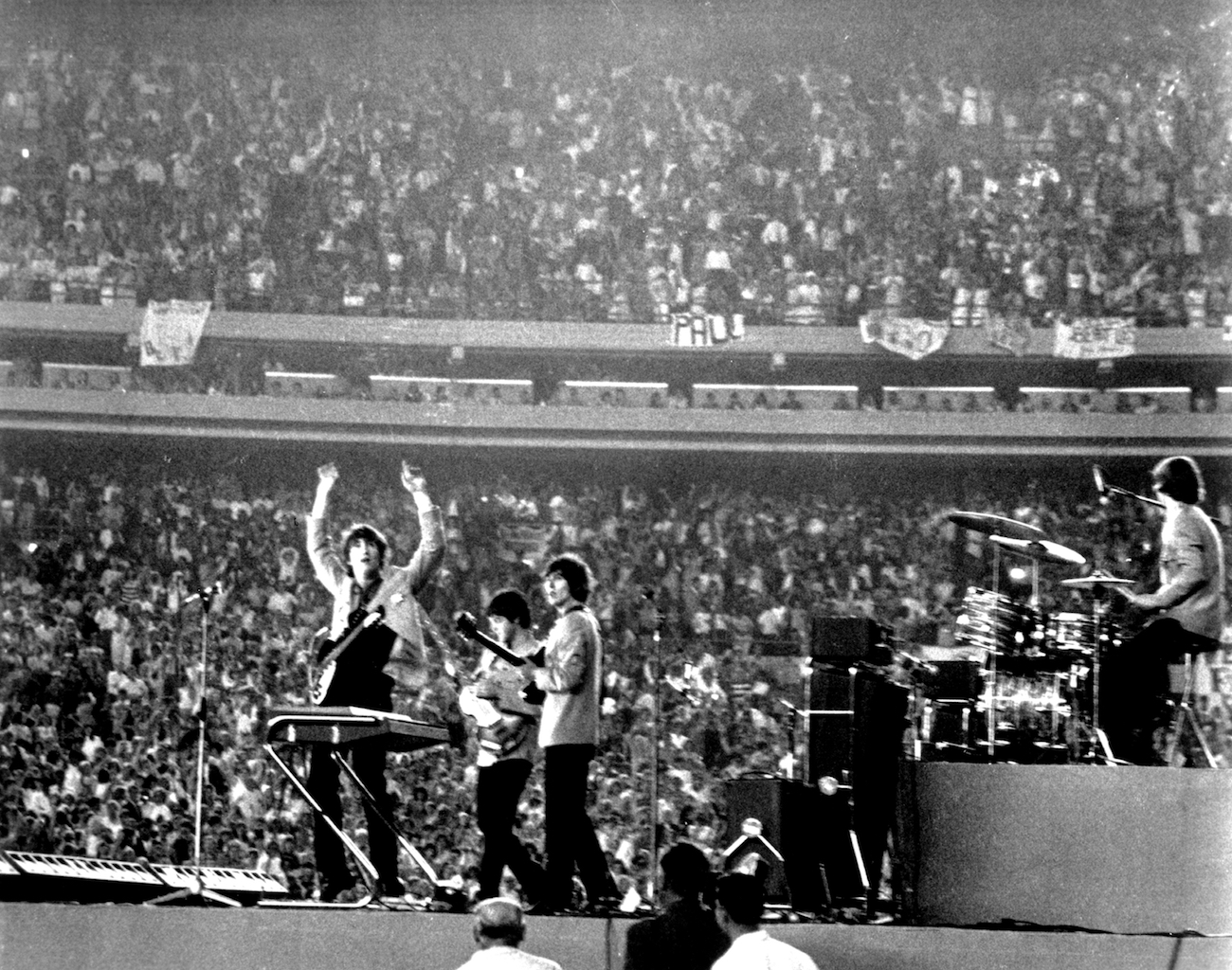 You are currently viewing Vox Made Special 100 Watt Amplifiers for The Beatles’ Shea Stadium Performance, but They Didn’t Help