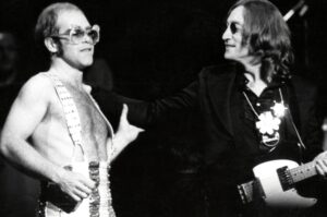 Read more about the article Why John Lennon Said He Was Closer to Elton John Than David Bowie