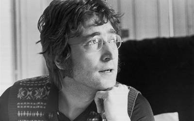 You are currently viewing John Lennon Said He Struggled to Talk to Musicians Because He Was ‘Very Shy’