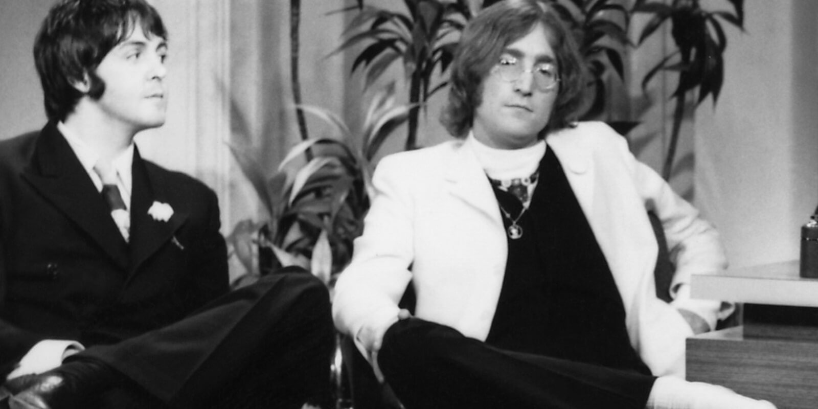 You are currently viewing John Lennon ‘Went Ballistic’ on Paul McCartney When Recording ‘The White Album’ — Here’s Why