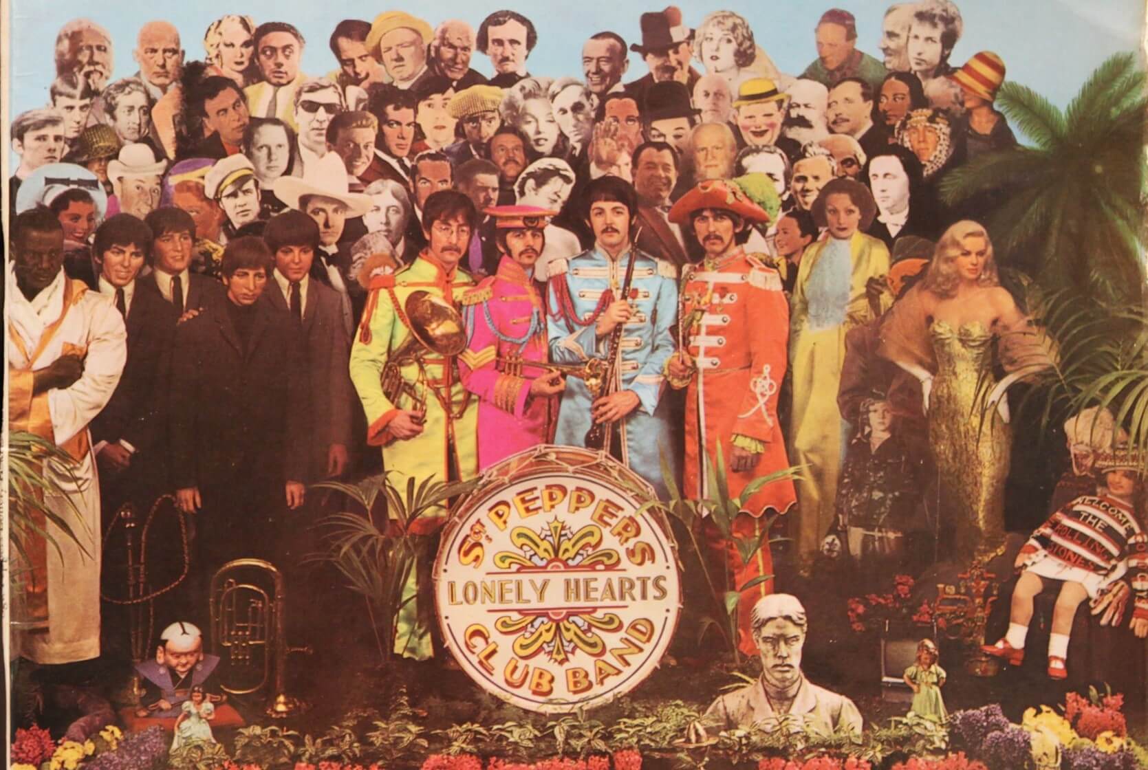 Read more about the article Paul McCartney Explained Why Elvis Presley Isn’t on The Beatles’ ‘Sgt. Pepper’ Cover