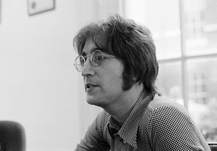 You are currently viewing One Of John Lennon’s Most Impressive Billboard Chart Records Has Been Tied