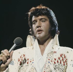 Read more about the article Elvis Presley Irritably Scolded a Friend Who Tried to Help Him
