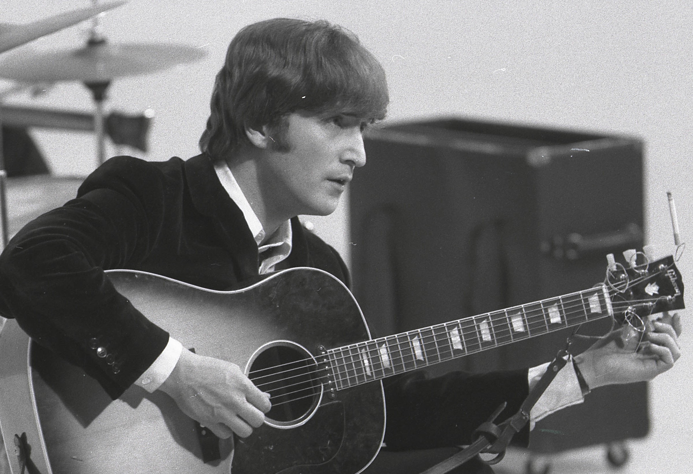 You are currently viewing John Lennon Compared 1 of His Solo Songs to Haiku