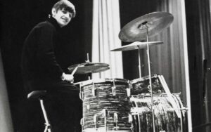 Read more about the article Fans Loved When Ringo Starr Played This Song About a Caveman