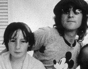Read more about the article John Lennon and David Bowie’s ‘Fame’ Was Based on Another Song
