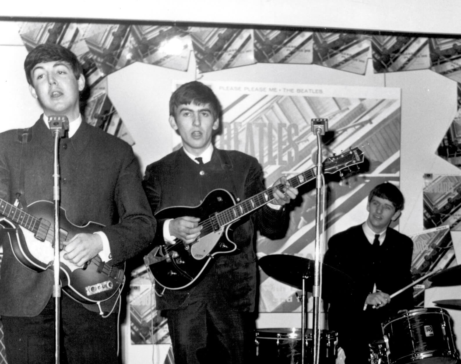 You are currently viewing George Martin Said The Beatles’ ‘Please Please Me’ Was a ‘Dirge’ at 1st