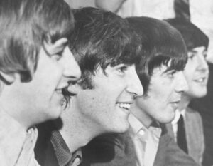 Read more about the article Ringo Starr Became Emotional After Listening to John Lennon’s Message to Him on This Lost Recording